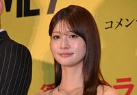 　公開記念舞台あいさつに登場した生見愛瑠