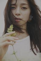 　「明日へのことば」中条あやみ／幻冬舎（撮影・尾身沙紀）