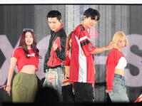 　ＳＥＨＵＮ（左）、ＣＨＡＮＹＥＯＬ（ＥＸＯ）＝２３年７月撮影