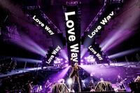 　４０周年ツアーのファイナルを迎えた吉川晃司（撮影・平野タカシ）