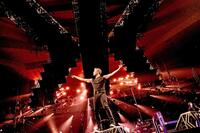 　４０周年ツアーのファイナルを迎えた吉川晃司（撮影・平野タカシ）