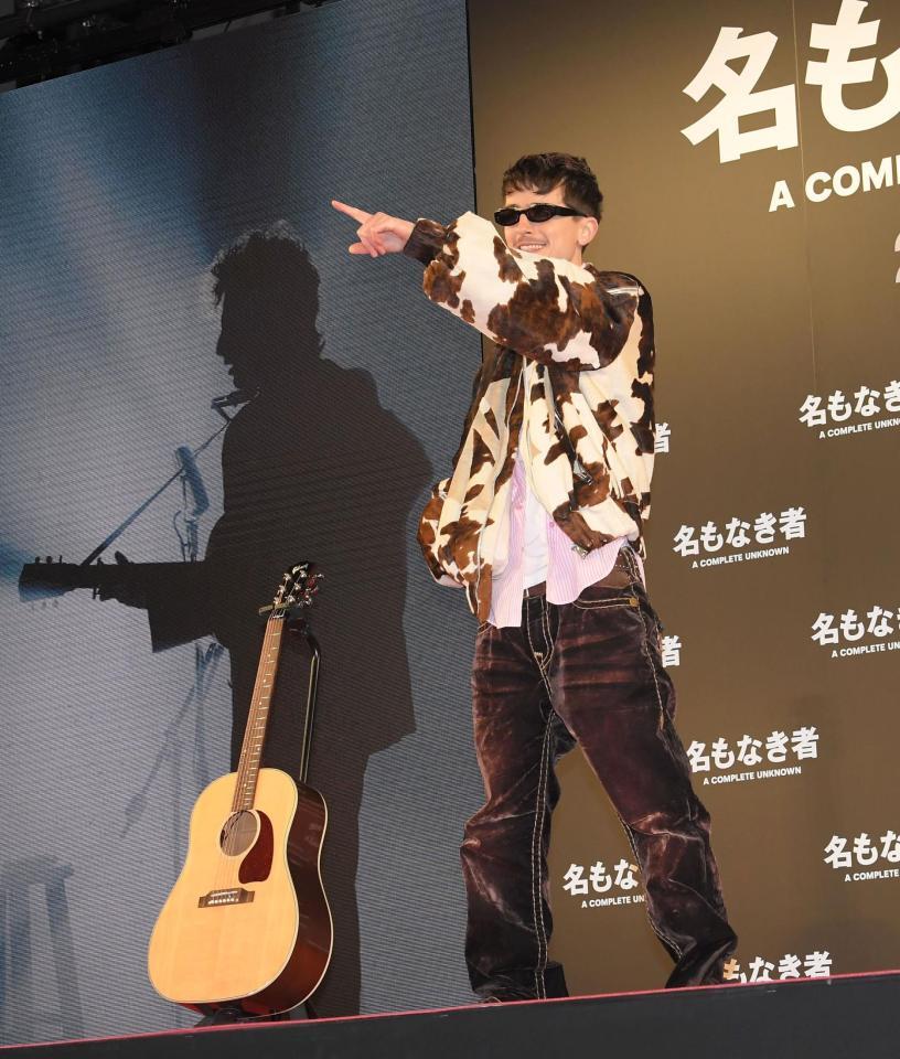 　ステージ上で笑顔を見せるティモシー・シャラメ（撮影・佐藤厚）