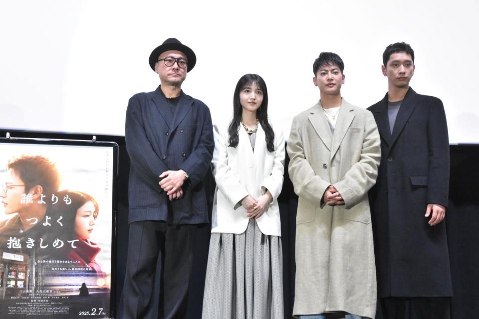 　舞台挨拶に登場した（左から）内田英治監督、久保史緒里、三山凌輝、ファン・チャンソン
