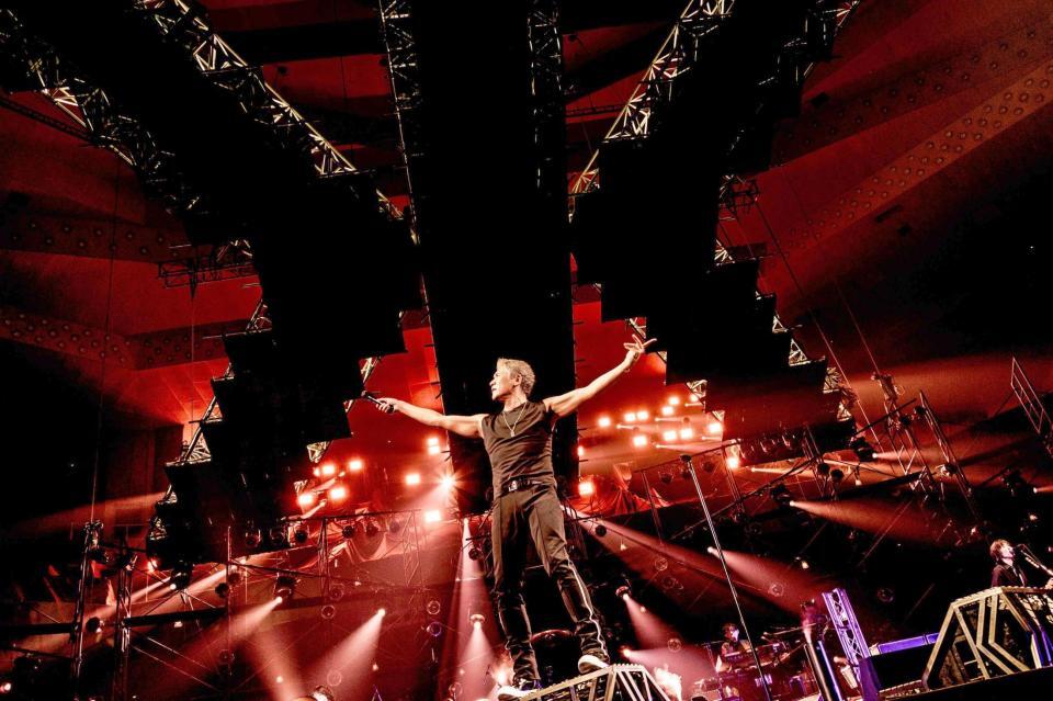 　４０周年ツアーのファイナルを迎えた吉川晃司（撮影・平野タカシ）