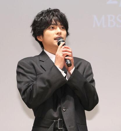 　役柄について話す佐藤勝利（撮影・西岡正）