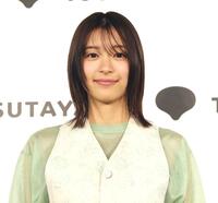 　重版記念イベントに出席した鳴海唯