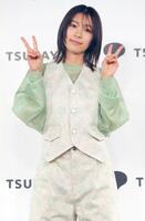 　重版記念イベントに出席した鳴海唯