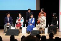 　「２０２５大阪・関西万博」ＰＲイベントに出席した山之内すず（下段右）、ＮＥＷＳ・小山慶一郎（同２番目）、ハイヒール・リンゴ（同３番目）