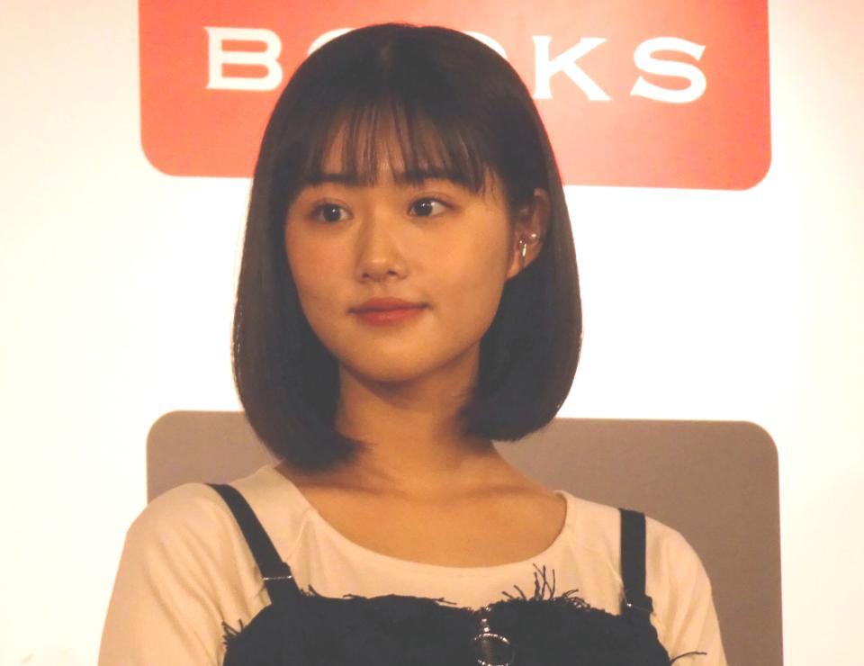 　カレンダー発売イベントに出席した原菜乃華