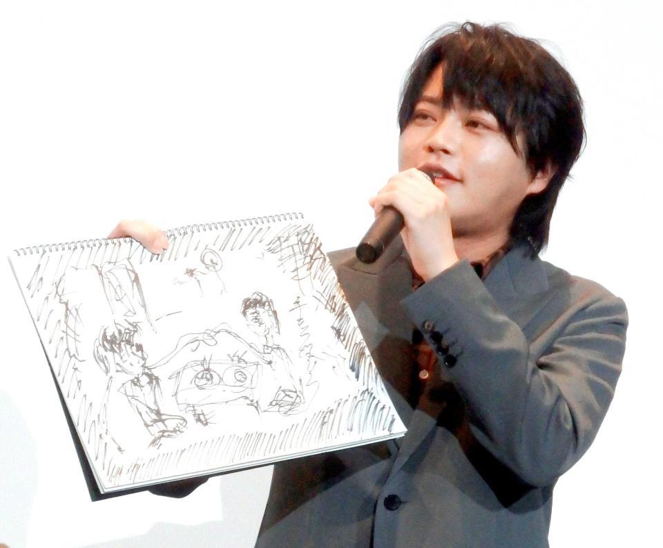 　力作を披露する堀江瞬