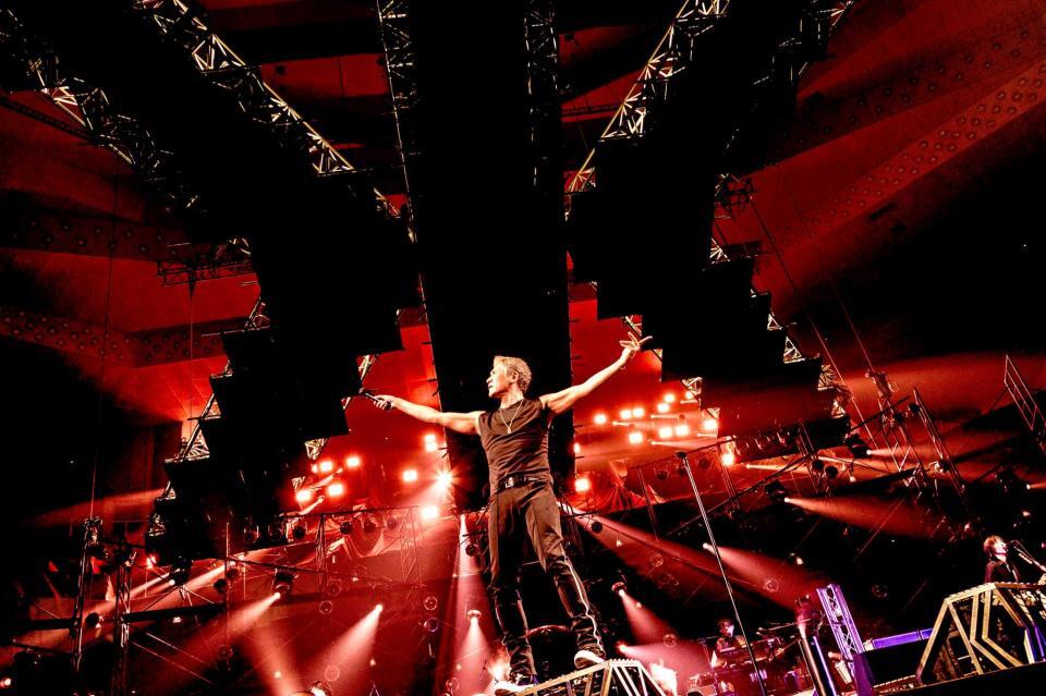 　４０周年ツアーのファイナルを迎えた吉川晃司（撮影・平野タカシ）