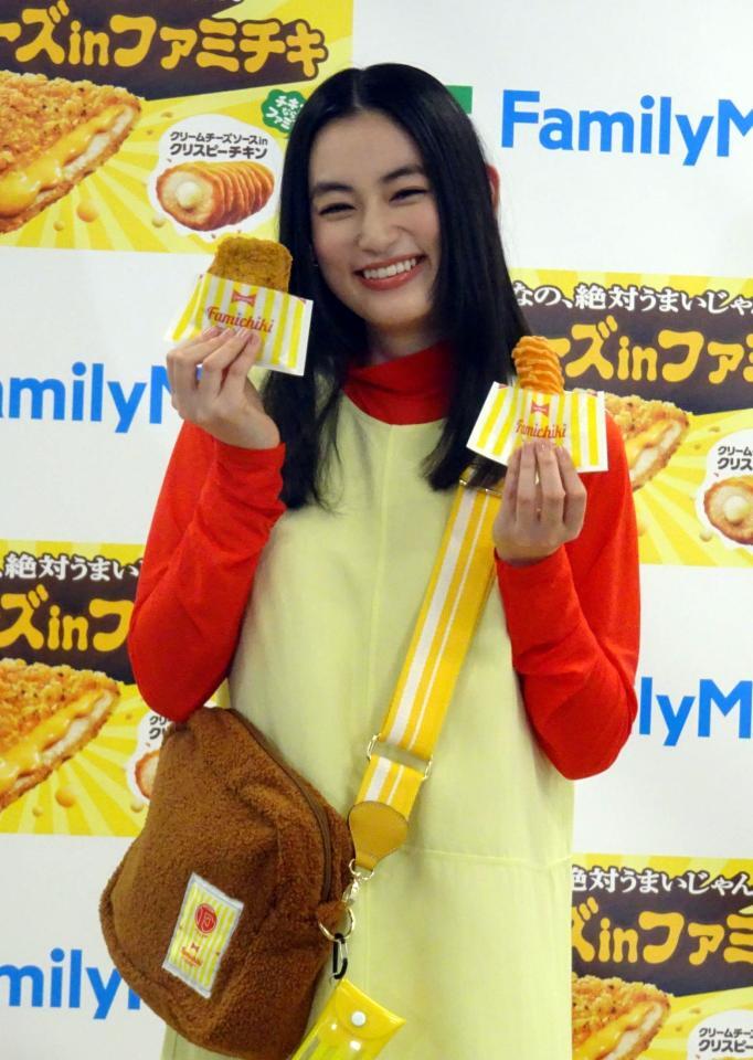 　「濃厚チーズｉｎファミキチ」新ＣＭ発表会に出席した八木莉可子