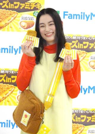　「濃厚チーズｉｎファミキチ」新ＣＭ発表会に出席した八木莉可子