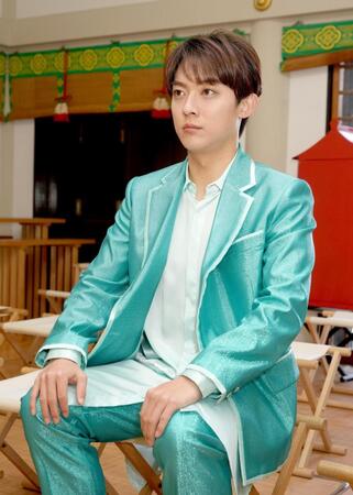 　新曲ヒット祈願を行った辰巳ゆうと