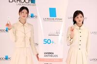 　ポーズを決めるＩＬＬＩＴのＭＯＫＡ（左）とＩＲＯＨＡ