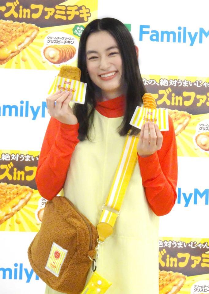 　「濃厚チーズｉｎファミキチ」新ＣＭ発表会に出席した八木莉可子