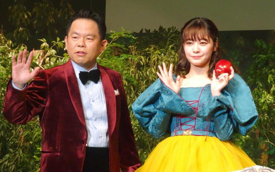 　映画「白雪姫」の吹替版声優を務めた吉柳咲良（右）とダイアン・津田篤宏