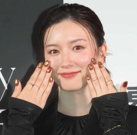 　ネイルを披露する永野芽郁