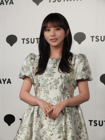 　上品なワンピース姿で登場した乃木坂４６の与田祐希