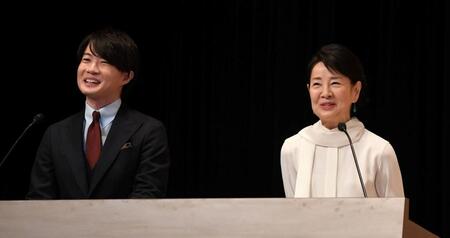 　司会を務める吉永小百合（右）と神木隆之介（撮影・佐藤厚）