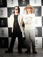 　ライブ前に取材会を行った黒夢の（左から）人時と清春