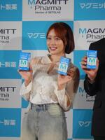 　撮影に応じる王林