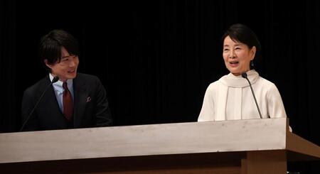 　司会を務める吉永小百合（右）と神木隆之介（撮影・佐藤厚）