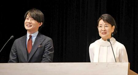 　司会を務めた吉永小百合（右）と神木隆之介（撮影・佐藤厚）