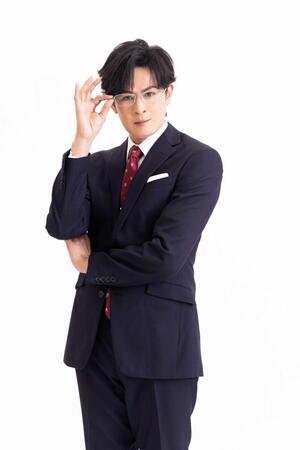 　「社畜人ヤブー」で薮隣一郎を演じる新納慎也（Ｃ）ＢＳ松竹東急／松竹