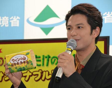 　「きのこの山たけのこの里サステナブル宣言」公開報告会に登場した森崎ウィン