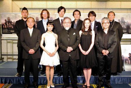 　「リア王」制作発表。前列の右端が下條アトムさん＝２０１８年５月３１日