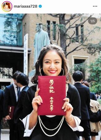 早大卒業式で。１９年３月の谷まりあのインスタグラム＠ｍａｒｉａａａａ７２８より