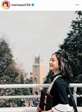 早大卒業式で。１９年３月の谷まりあのインスタグラム＠ｍａｒｉａａａａ７２８より