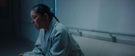 　「ＳＴＯＲＹ」ＭＶの一場面