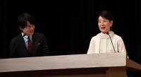 　司会を務める吉永小百合（右）と神木隆之介（撮影・佐藤厚）