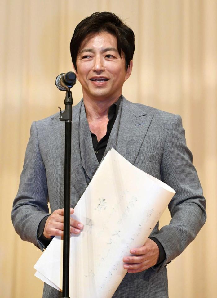 　受賞した喜びを語る大沢たかお（撮影・佐藤厚）