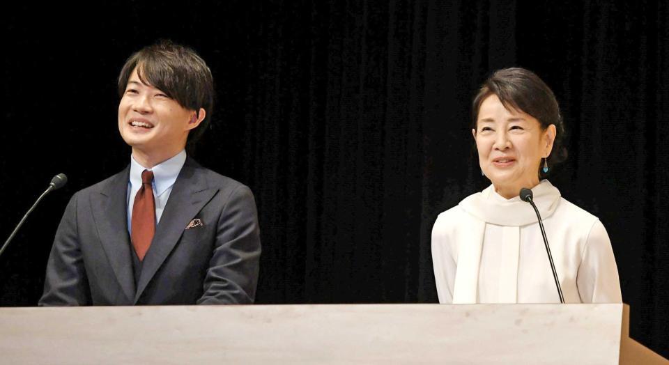 　司会を務めた吉永小百合（右）と神木隆之介（撮影・佐藤厚）