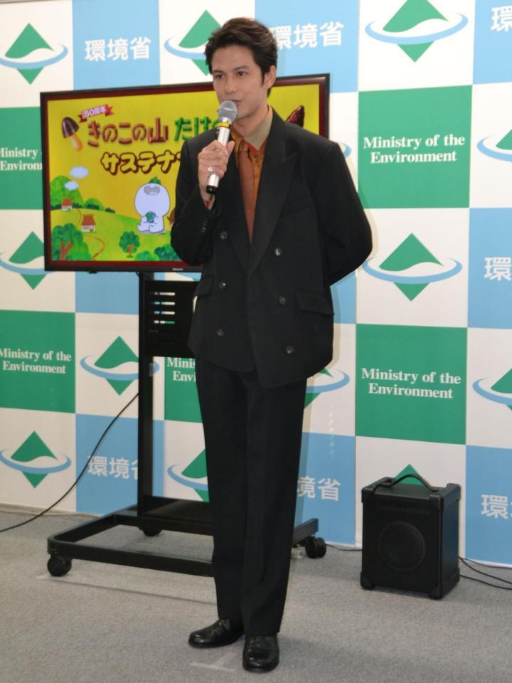　「きのこの山たけのこの里サステナブル宣言」公開報告会に登場した森崎ウィン