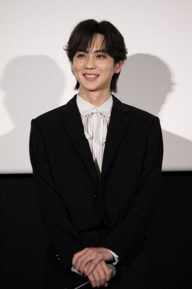 　舞台あいさつに登壇したＴＨＥ　ＲＡＭＰＡＧＥの吉野北人