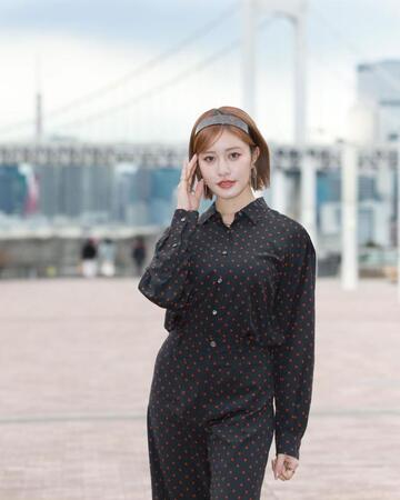 　ポーズを決める王林（撮影・金田祐二）