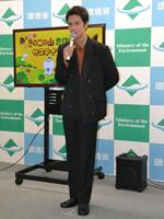 　「きのこの山たけのこの里サステナブル宣言」公開報告会に登場した森崎ウィン