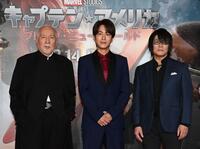 　ポーズを決める（左から）村井國夫、溝端淳平、森川智之（撮影・園田高夫）