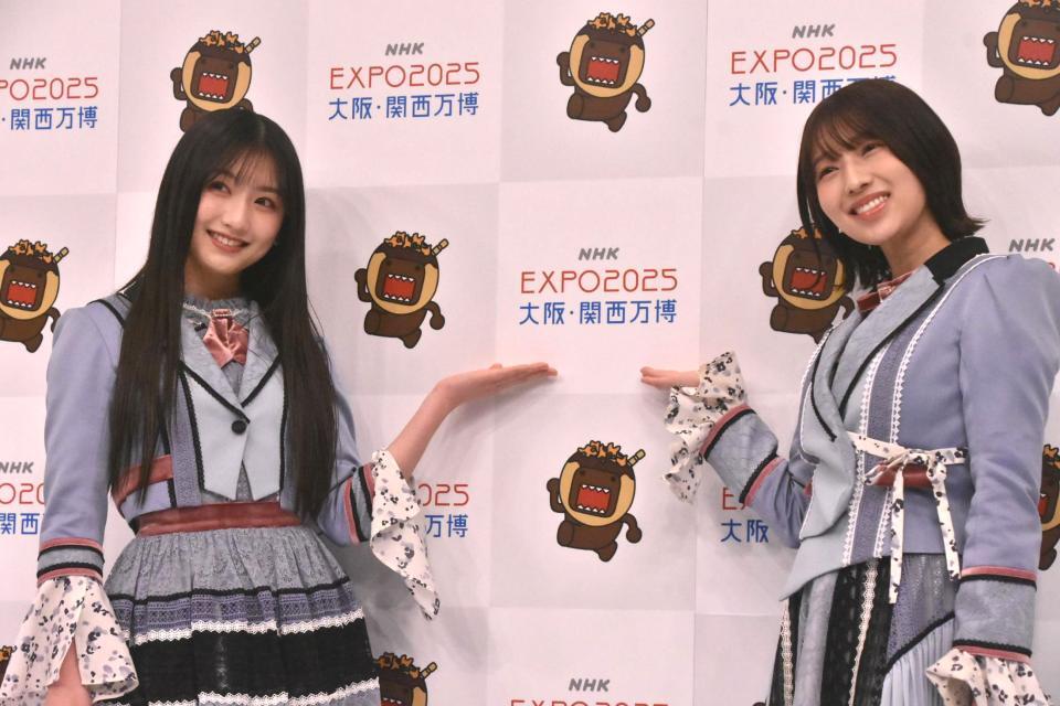 　会見に登場した（左から）ＮＭＢ４８の塩月希依音と安部若菜