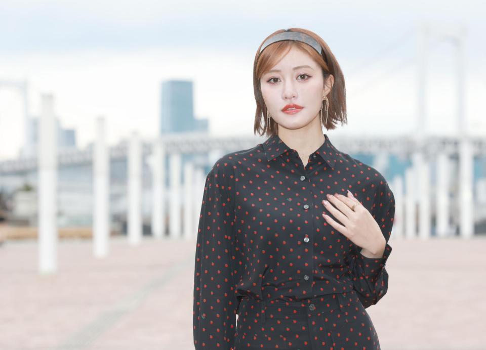 　ポーズを決める王林（撮影・金田祐二）