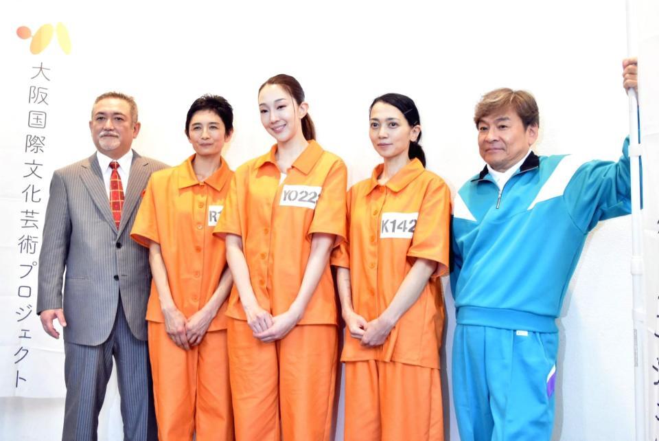 　ゲネプロ後に取材に応じた（左から）後藤ひろひと、小島聖、紅ゆずる、遠藤久美子、内場勝則