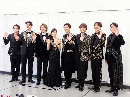 　開演前に記者会見を行った（左から）三浦宏規、甲斐翔真、佐藤隆紀、島田歌穂、井上芳雄、浦井健治、宮野真守、小野田龍之介