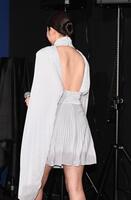 　背中が大きく開いたドレスの今田美桜（撮影・園田高夫）