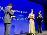 　レセプションに出席した庄野真代（中央）