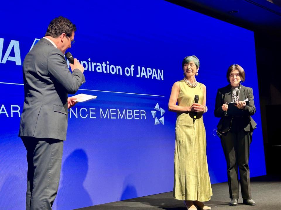 　レセプションに出席した庄野真代（中央）