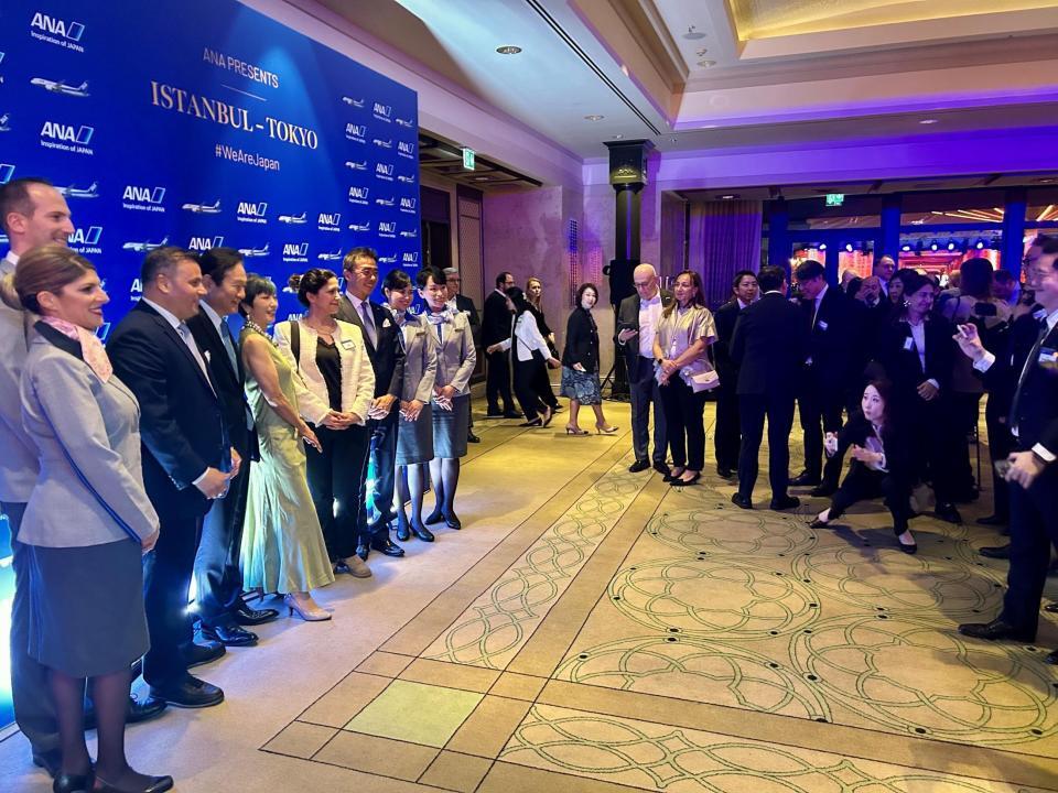 　レセプションに出席した庄野真代（中央）